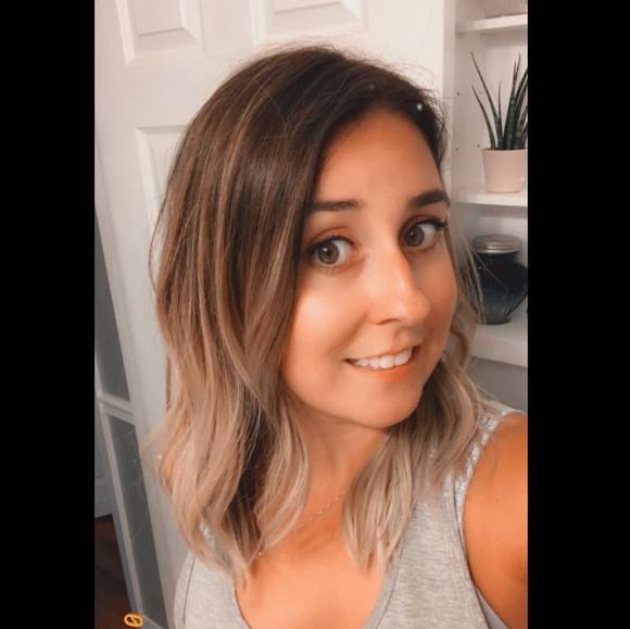 Profile Picture of Sydney Depper (@sydneydepper) on Poshmark