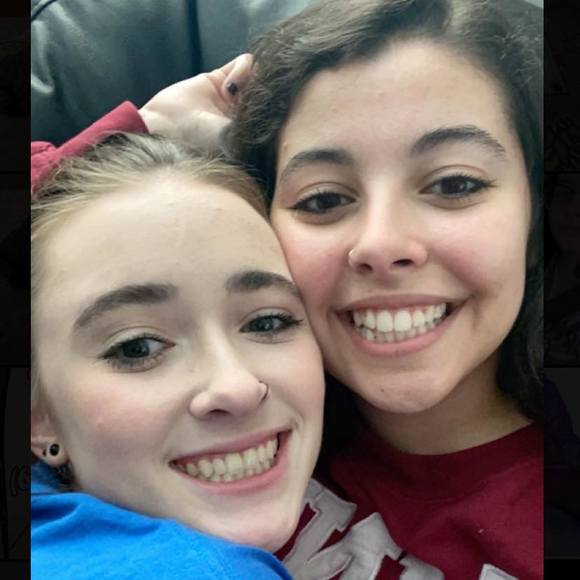 Profile Picture of Cassia Fontes (@cassiafontes) on Poshmark