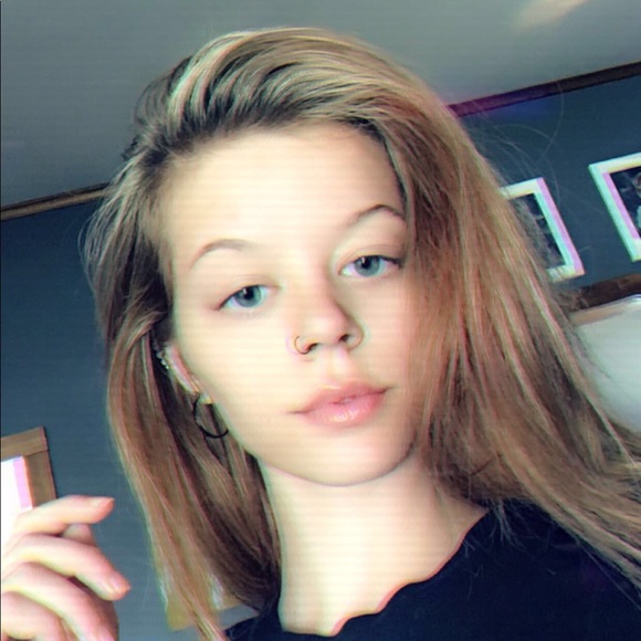 Marcella Dees - Poshmark Profile Picture of Marcella Dees (@marcelladees) on Poshmark