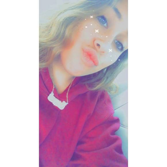 Profile Picture of Carmen Sumano (@carmbabii) on Poshmark