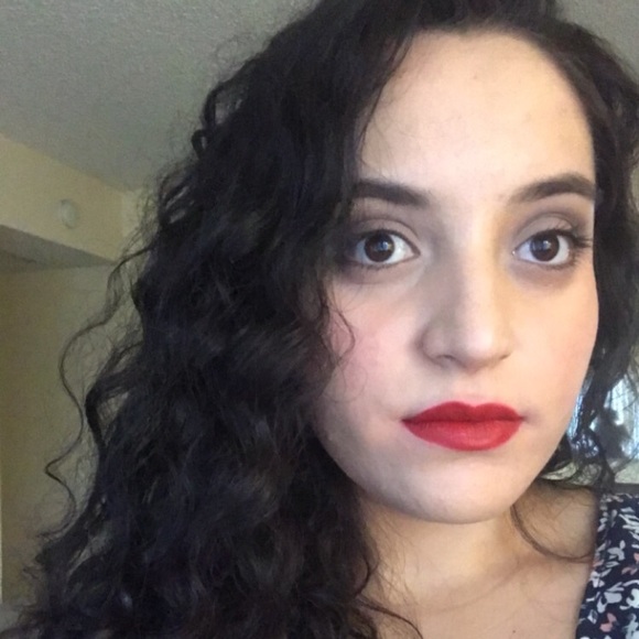 Profile Picture of Alexa Guillen (@corkscrew93) on Poshmark