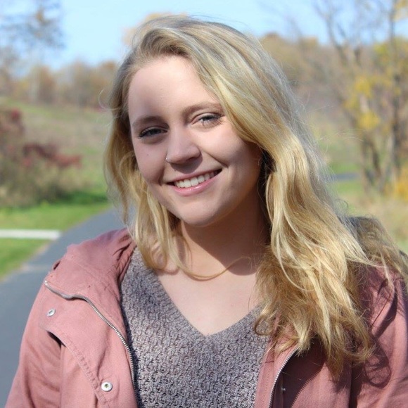 Profile Picture of Mikayla Engebritson (@mikaylaenge) on Poshmark