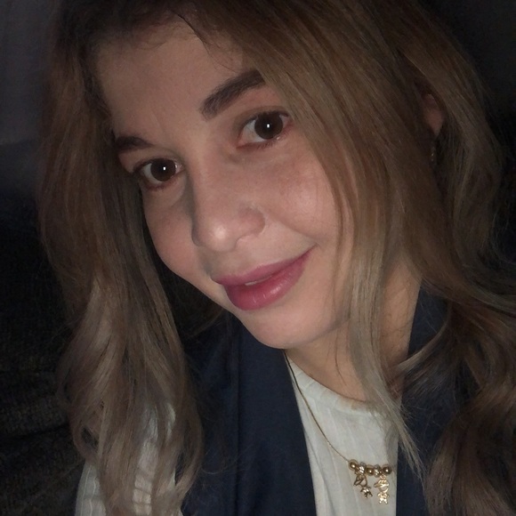 Profile Picture of Darlin Vallecillo (@darlinvallecill) on Poshmark