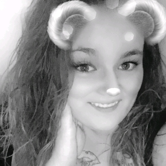 Profile Picture of Tiana Newbrey (@tiananewbrey) on Poshmark