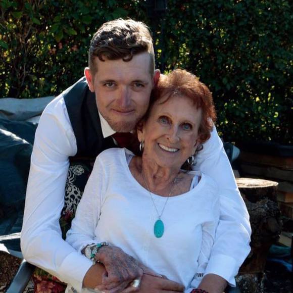 Profile Picture of Adam Oliver (@adamoliver2520) on Poshmark