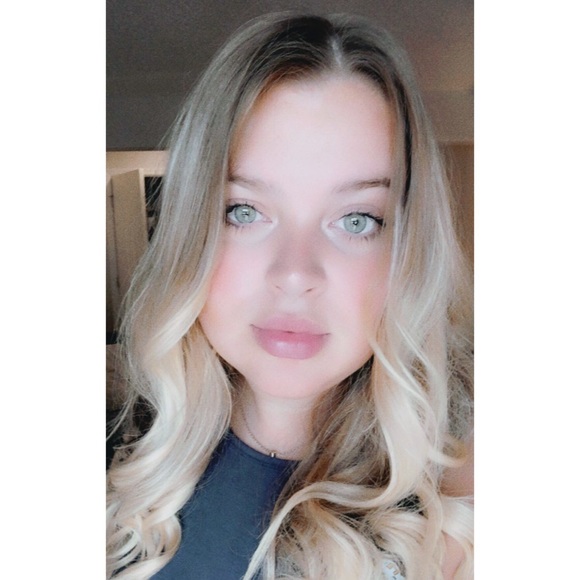 Profile Picture of Macy Morgan (@macylovem) on Poshmark