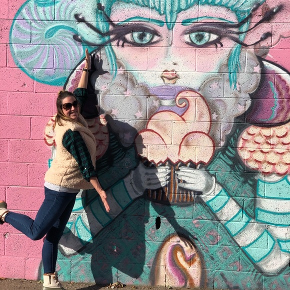 Heather Rainey - Poshmark Profile Picture of Heather Rainey (@sunshinehr) on Poshmark