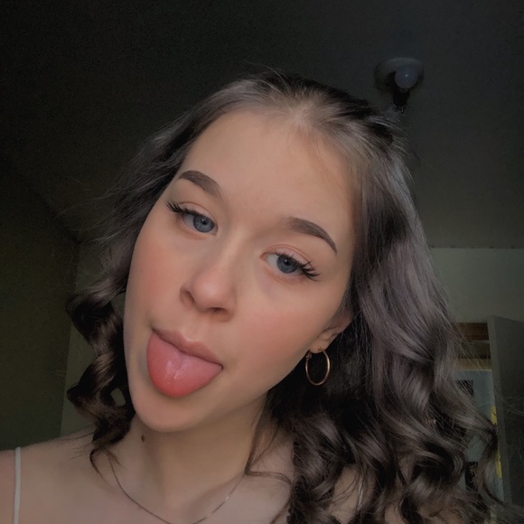 Profile Picture of Erika Migneault (@erikamigneault) on Poshmark