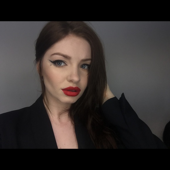 Profile Picture of Nelli G (@gerasimova) on Poshmark