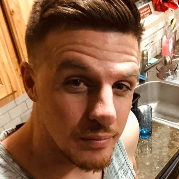 Profile Picture of Murphy Tim (@murphytim) on Poshmark