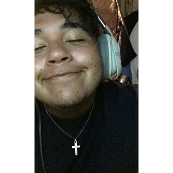 Profile Picture of Andrew Quiroz (@yo_drew) on Poshmark