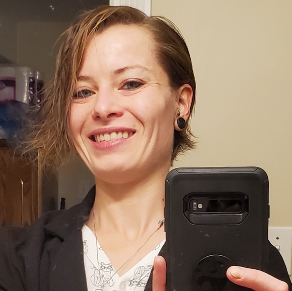 Profile Picture of Cassandra Shannon (@cassandra941) on Poshmark