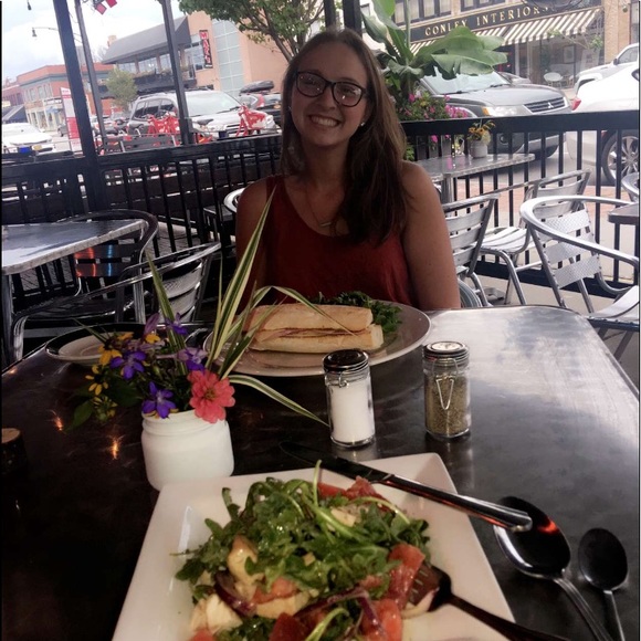 Profile Picture of Sarah Swagler (@swaglers) on Poshmark