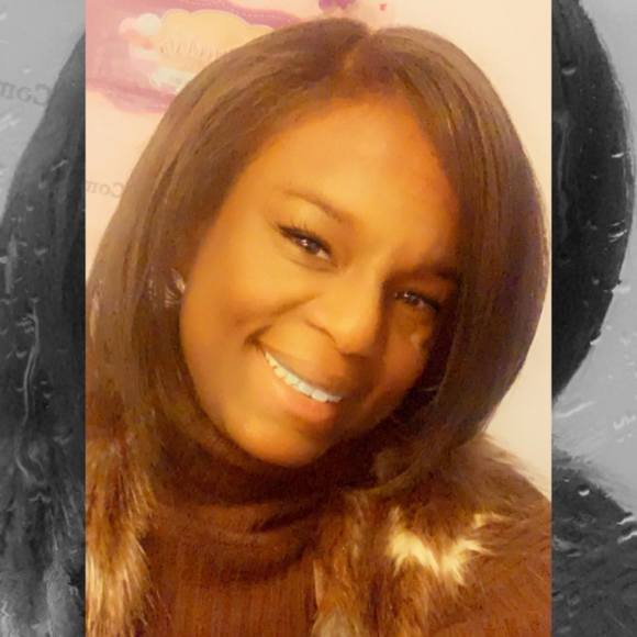 Profile Picture of Miracle James (@mira132) on Poshmark