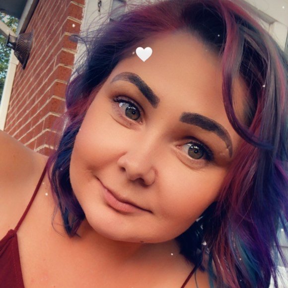 Profile Picture of Julia Sandgren (@juliasandgren) on Poshmark