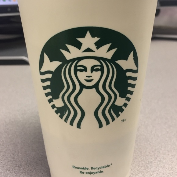 Profile Picture of Lesley Wardwell (@lesleywardwell) on Poshmark