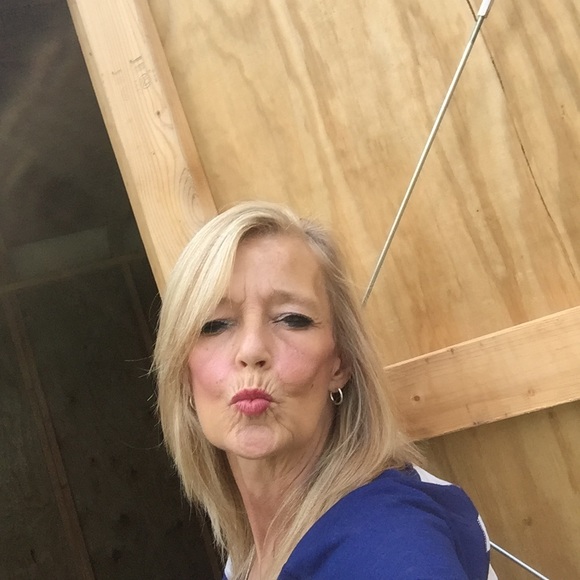 Kimberly Meece - Poshmark Profile Picture of Kimberly Meece (@kimberlymeece) on Poshmark