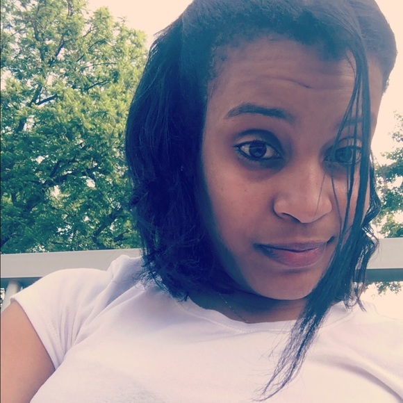 Profile Picture of Perla Gonzalez (@puyuya03) on Poshmark