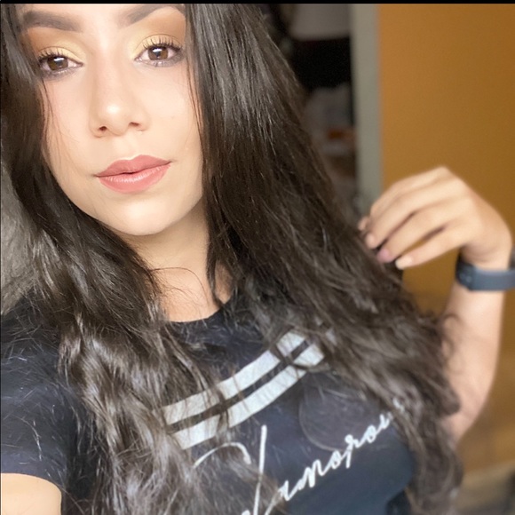 Profile Picture of Danielys Finol (@danielysfm23) on Poshmark