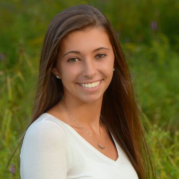 Profile Picture of Nikki Keamy (@nikkikeamy) on Poshmark