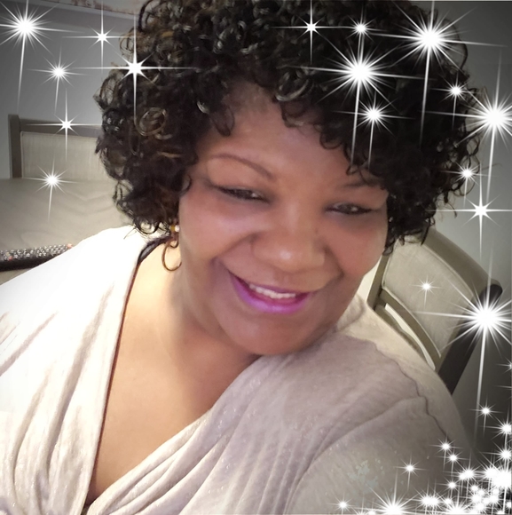 Profile Picture of Nancy Ellis (@ellisnancy05) on Poshmark