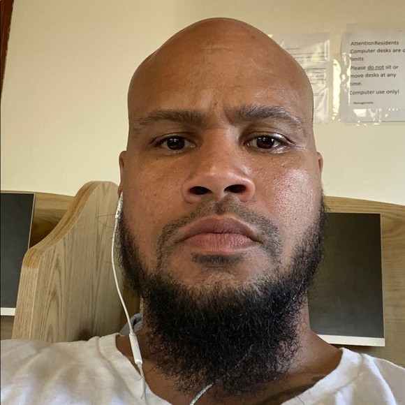 Profile Picture of Corey Tomlinson (@coreyjt76) on Poshmark
