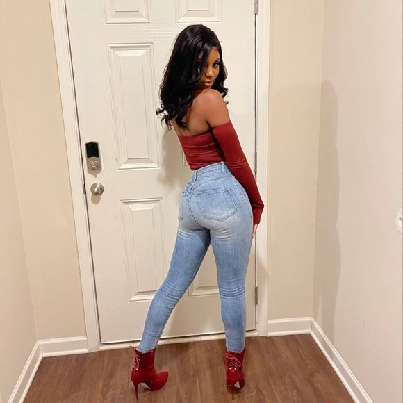 Profile Picture of Shannon Pendergraph (@shannonpend) on Poshmark