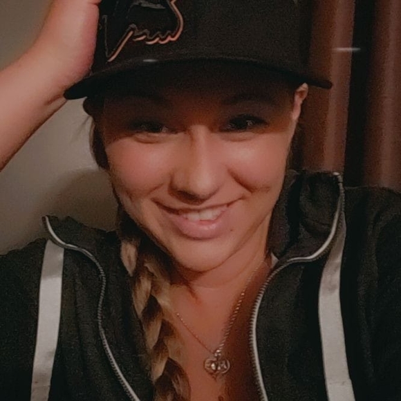 Profile Picture of Bobbie Willis (@bjean7112) on Poshmark