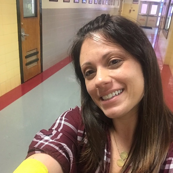 Profile Picture of Melissa Yoskowitz (@melissayosko) on Poshmark