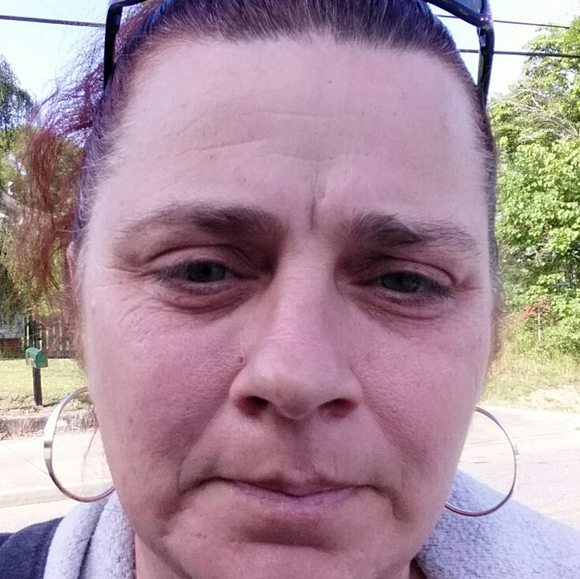 Profile Picture of Lisa Dutton (@lisa_dutton) on Poshmark