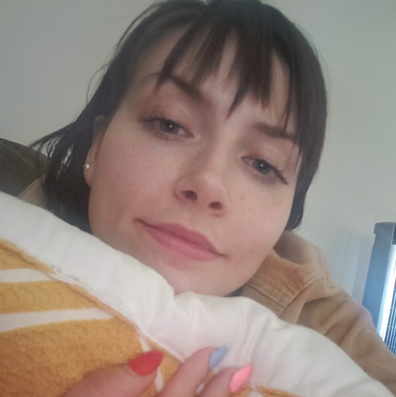 Profile Picture of Cora Omalley (@corahrahrah) on Poshmark