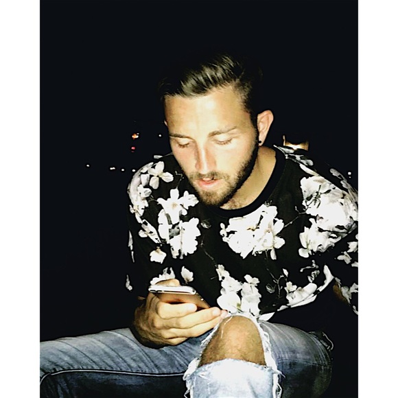 Profile Picture of Jake Groeniger (@jakegroeniger) on Poshmark