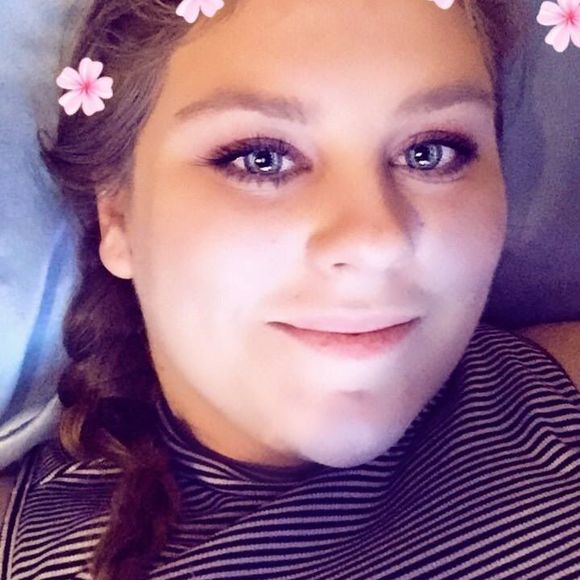 Profile Picture of Hannah Borstner (@hannah1235) on Poshmark