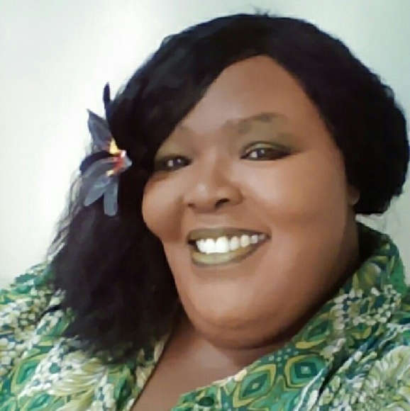 Profile Picture of June Pace (@june_pace) on Poshmark