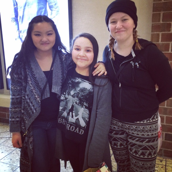 Profile Picture of Andrea Barron (@andreakino) on Poshmark