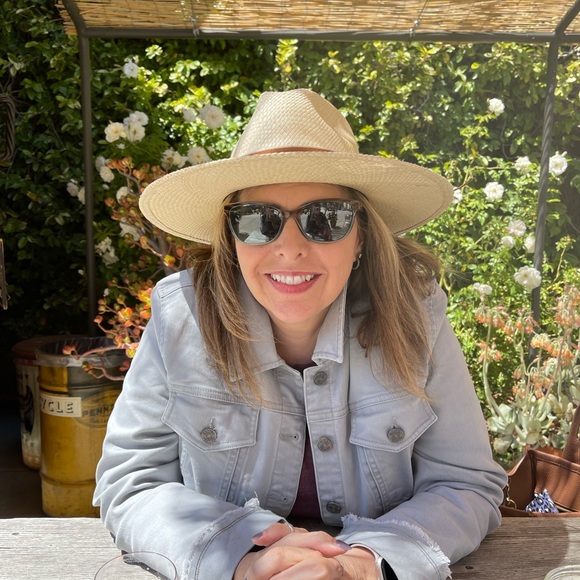 Profile Picture of Lori Campbell (@loriccampbell) on Poshmark