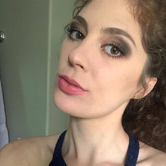 Profile Picture of Hannah Jeffries (@hannahjeffri906) on Poshmark