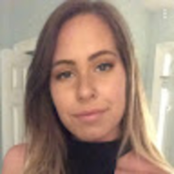 Profile Picture of Amy Jaglinski (@amyjag12) on Poshmark
