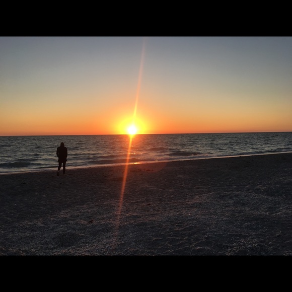 Profile Picture of Danielle Carruthers (@dcarruthers001) on Poshmark