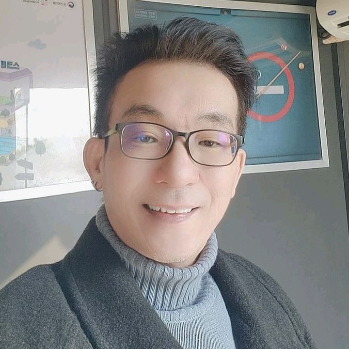 Profile Picture of 韦小宝 (@robertpas3) on Tiktok