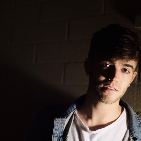 Profile Picture of Max Thompson (@imaxx) on Poshmark