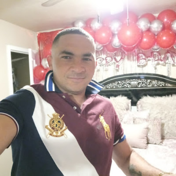 Profile Picture of Leonides Arcia pomier (@arciapomier) on Poshmark