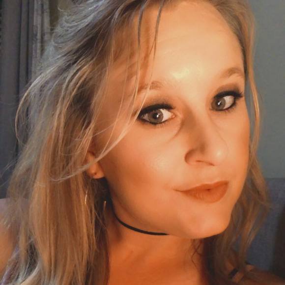 Profile Picture of Katryna Ehlinger (@katryna33) on Poshmark