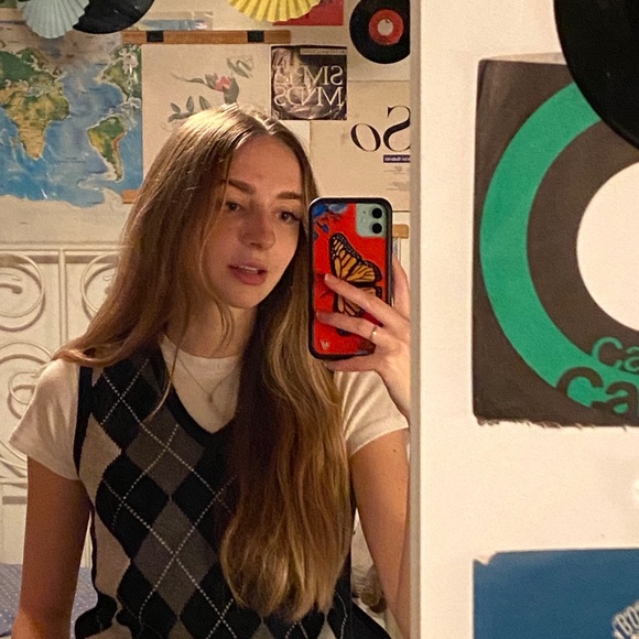 Profile Picture of Lily Vanderwoude (@vanderlily) on Poshmark