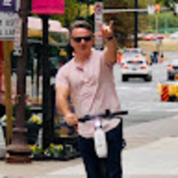 Todd Bovenizer - Poshmark Profile Picture of Todd Bovenizer (@2thmovr) on Poshmark