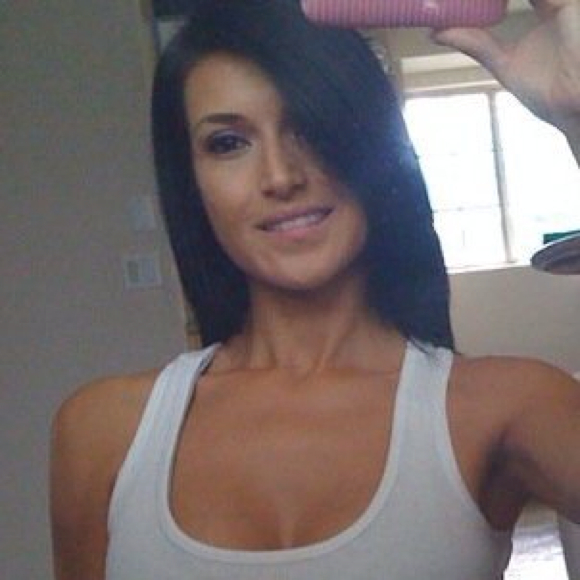 Michelle Lemery - Poshmark Profile Picture of Michelle Lemery (@michibell) on Poshmark