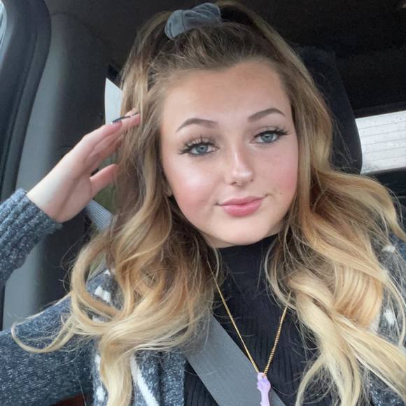 Profile Picture of Kallie Forro (@kallieforro) on Poshmark