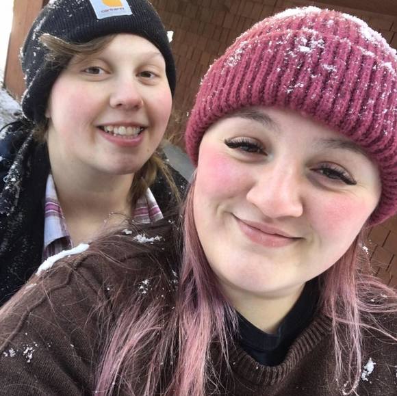 Profile Picture of Elizabeth Brewer (@memequeen76) on Poshmark