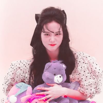 Profile Picture of 𝐀𝐫𝐢𝐚 𝐃𝐚𝐯𝐢𝐬 (@euphycz) on Twitter