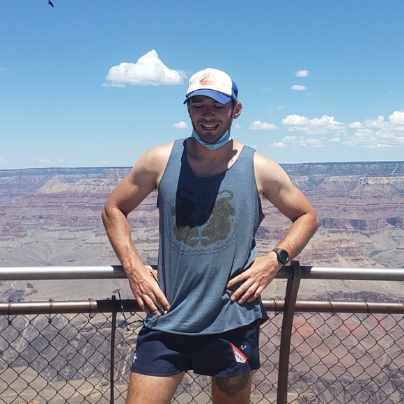 Benjamin Taulli - Poshmark Profile Picture of Benjamin Taulli (@benjamintaulli) on Poshmark